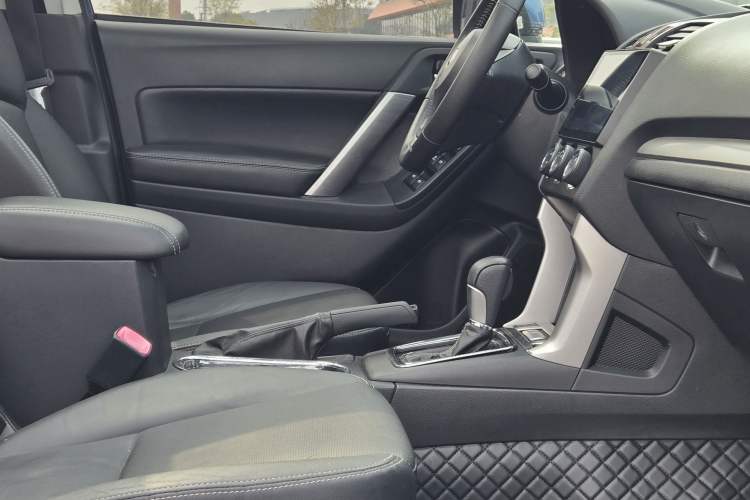 Used Subaru Forester 2013 2.5i Automatic Luxury Edition Interior 7
