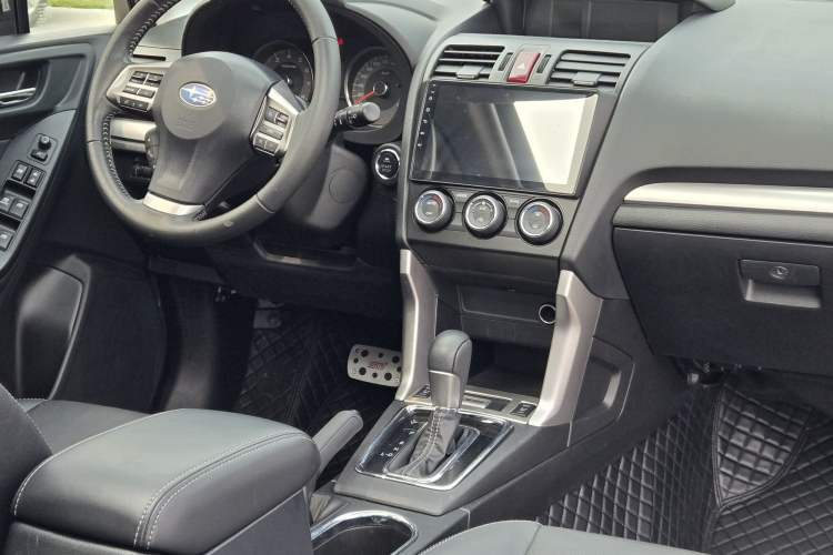Used Subaru Forester 2013 2.5i Automatic Luxury Edition Interior 8