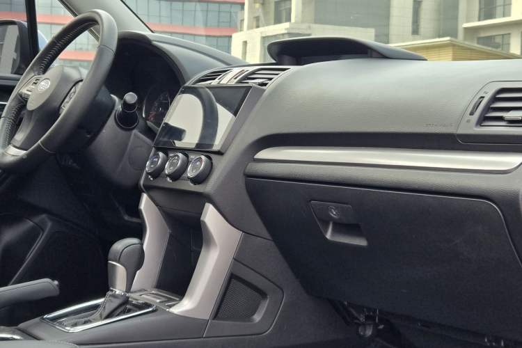 Used Subaru Forester 2013 2.5i Automatic Luxury Edition Interior 9