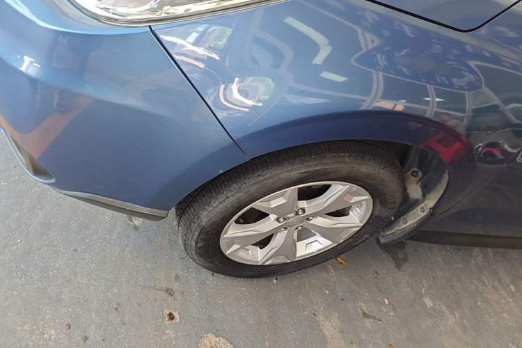 Used Subaru Forester 2013 2.5i Automatic Luxury Edition Left Front Wheel Hub
