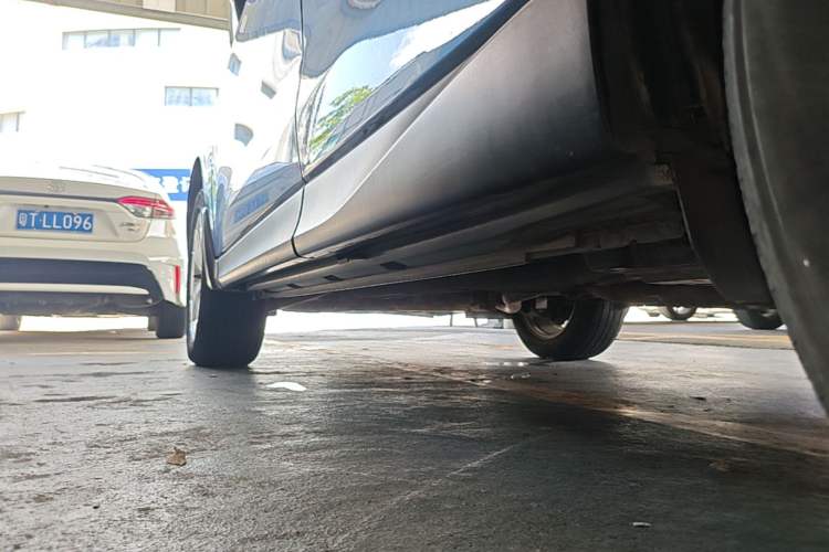Used Subaru Forester 2013 2.5i Automatic Luxury Edition Left Side Sill