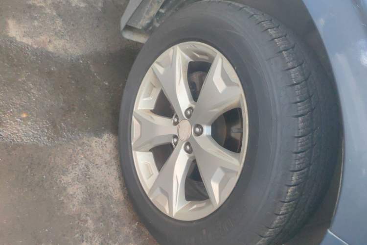 Used Subaru Forester 2013 2.5i Automatic Luxury Edition Right Front Wheel Hub
