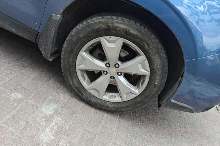 Used Subaru Forester 2013 2.5i Automatic Luxury Edition Right Front Wheel Hub