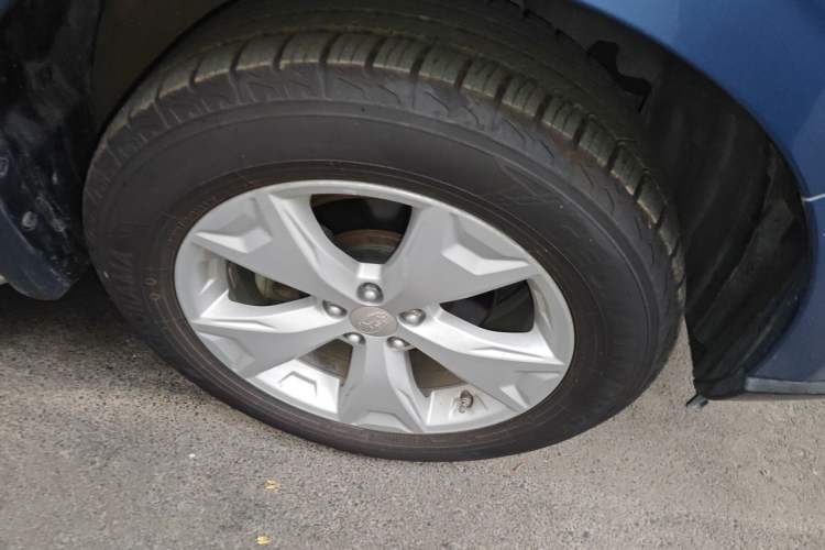 Used Subaru Forester 2013 2.5i Automatic Luxury Navigation Edition Right Front Wheel Hub