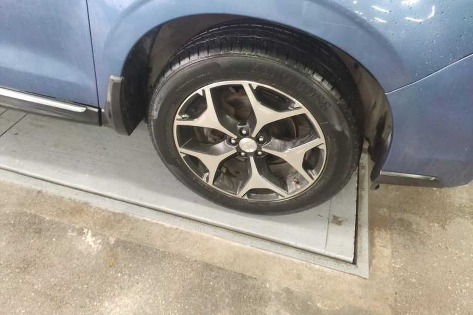 Used Subaru Forester 2013 2.5i Automatic Prestige Edition Right Front Wheel Hub