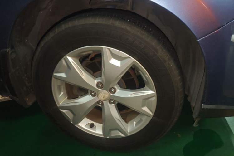 Used Subaru Forester 2013 2.5i Automatic Luxury Edition Right Front Wheel Hub