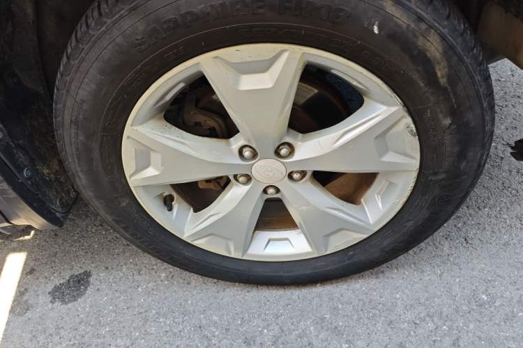 Used Subaru Forester 2013 2.0i Automatic Luxury Edition Right Front Wheel Hub