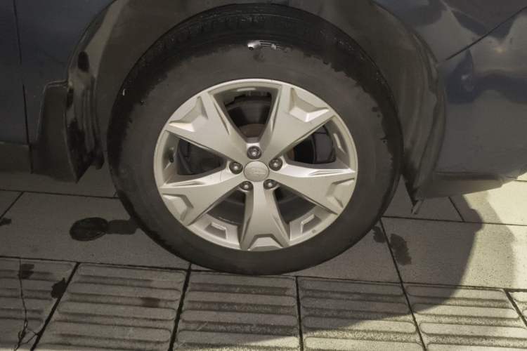 Used Subaru Forester 2013 2.5i Automatic Elite Edition Right Front Wheel Hub