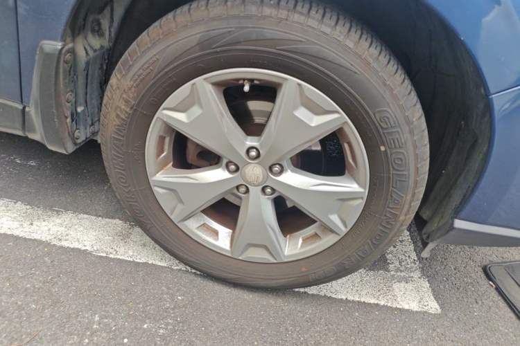 Used Subaru Forester 2013 2.0i Automatic Luxury Edition Right Front Wheel Hub