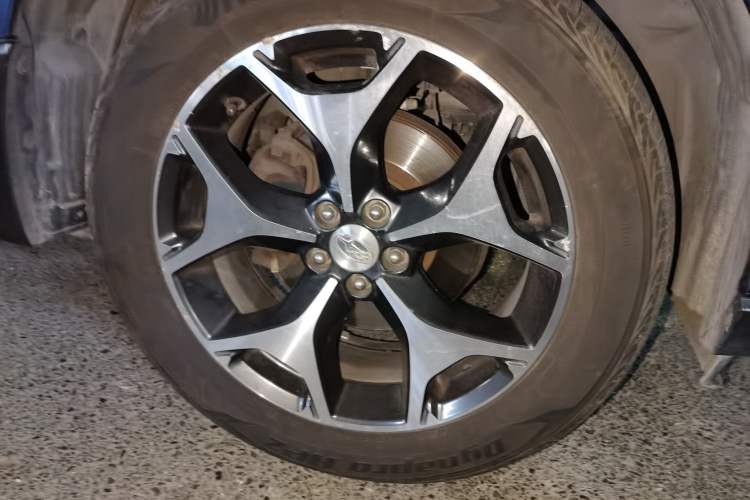 Used Subaru Forester 2013 2.5i Automatic Prestige Edition Right Front Wheel Hub