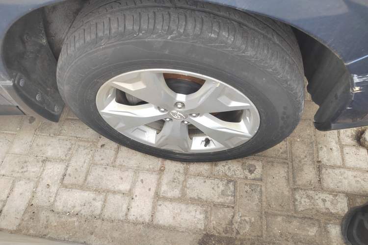 Used Subaru Forester 2013 2.5i Automatic Elite Edition Right Front Wheel Hub