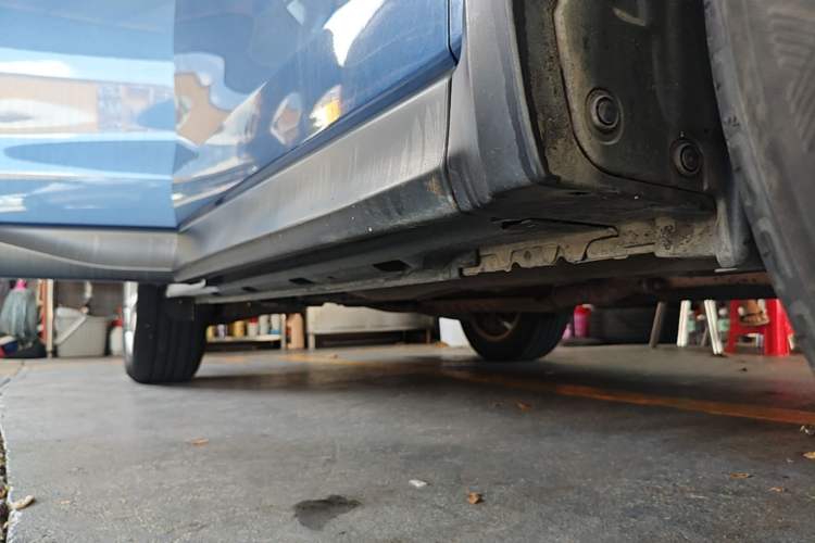 Used Subaru Forester 2013 2.5i Automatic Luxury Edition Right Side Sill