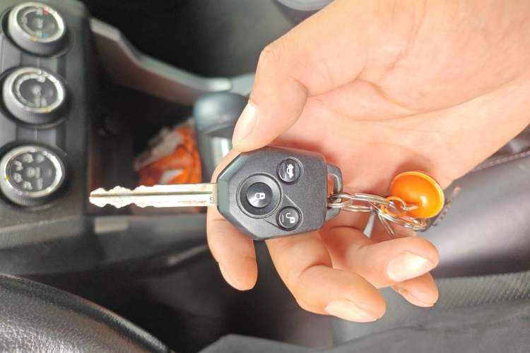 Used Subaru Forester 2013 2.0i Automatic Luxury Edition Vehicle Key
