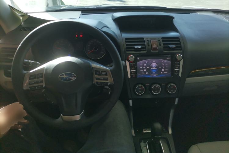 Used Subaru Forester 2013 2.5i Automatic Luxury Edition Center Console