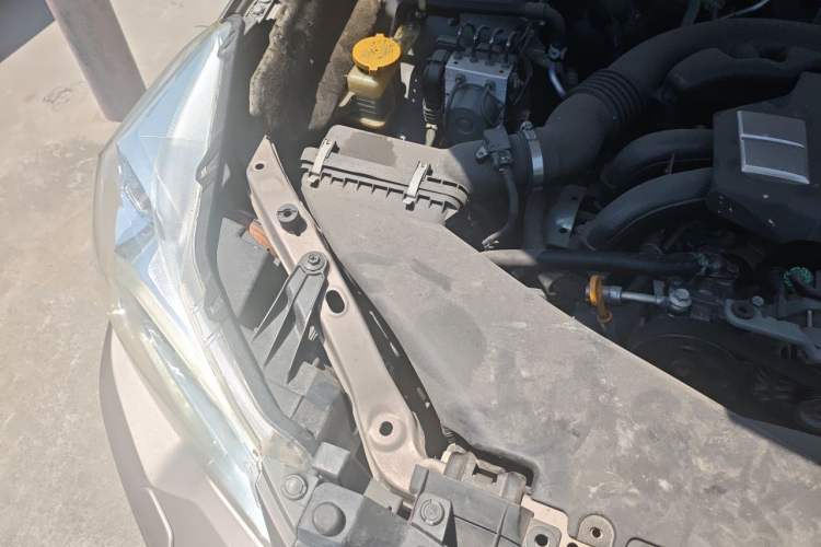 Used Subaru Forester 2013 2.5i Automatic Luxury Edition Engine Bay Right