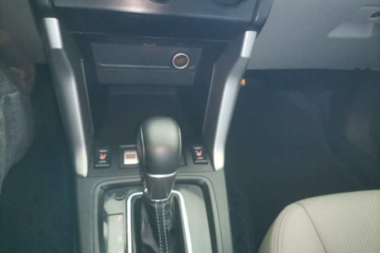 Used Subaru Forester 2013 2.5i Automatic Luxury Edition Gear Lever