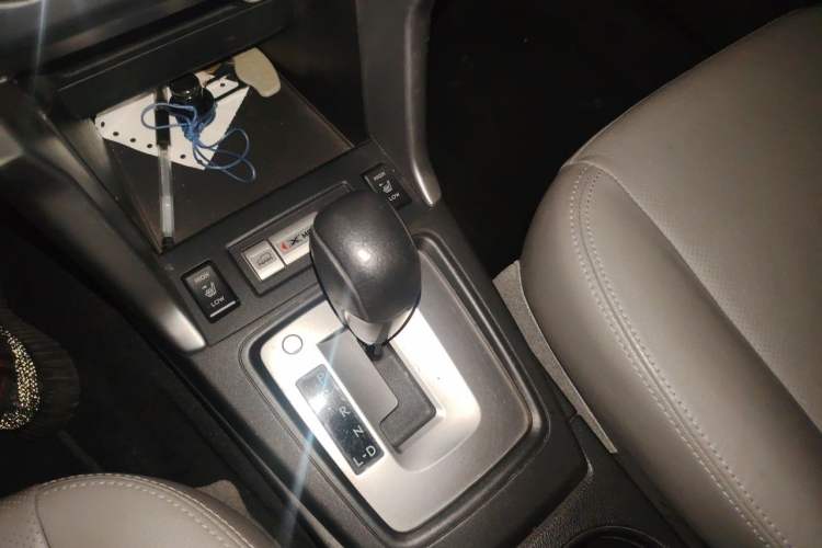 Used Subaru Forester 2013 2.5i Automatic Elite Edition Gear Lever