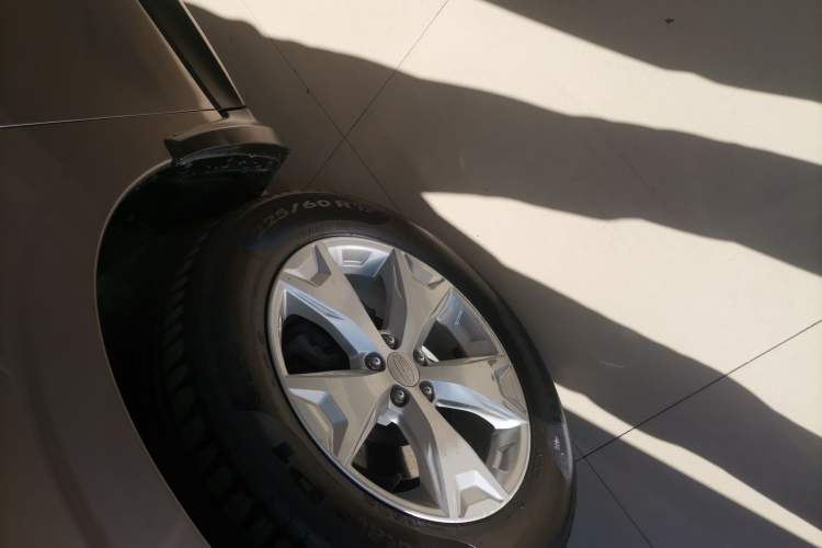Used Subaru Forester 2013 2.5i Automatic Luxury Edition Left Front Wheel Hub