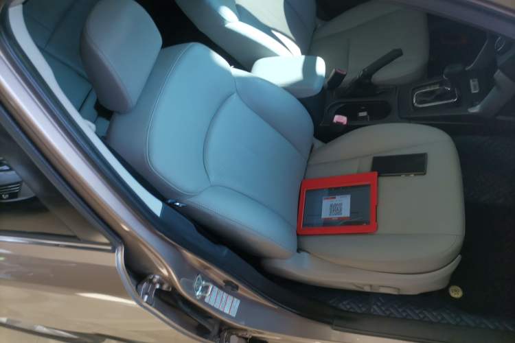 Used Subaru Forester 2013 2.5i Automatic Luxury Edition Right Front Seat
