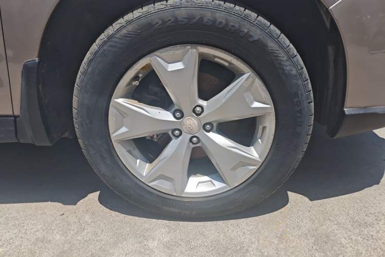Used Subaru Forester 2013 2.5i Automatic Luxury Edition Right Front Wheel Hub