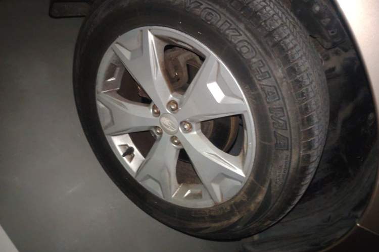 Used Subaru Forester 2013 2.5i Automatic Elite Edition Right Front Wheel Hub