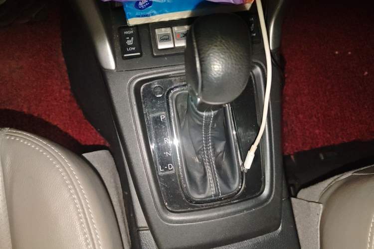 Used Subaru Forester 2013 2.5i Automatic Luxury Edition Gear Lever