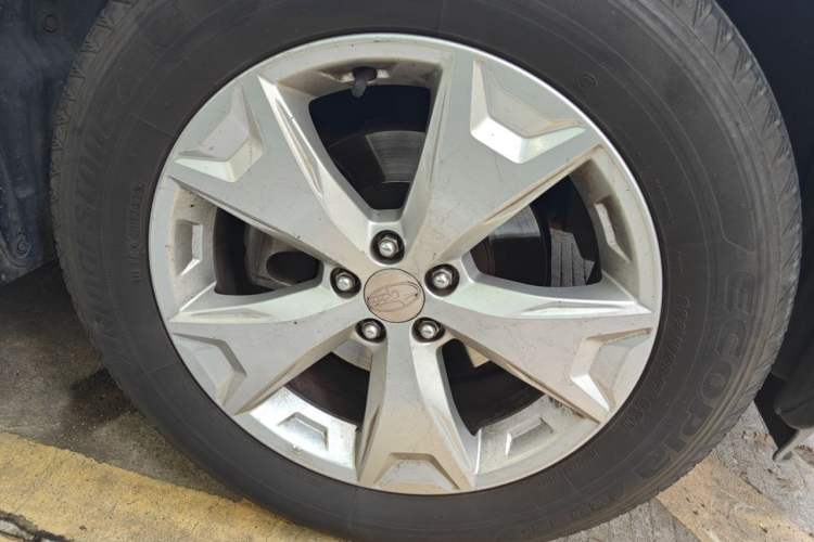 Used Subaru Forester 2013 2.5i Automatic Luxury Edition Right Front Wheel Hub