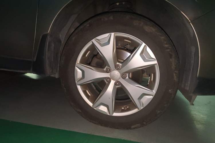 Used Subaru Forester 2013 2.5i Automatic Luxury Edition Right Front Wheel Hub