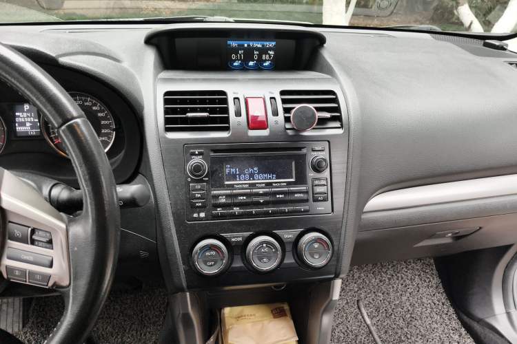 Used Subaru Forester 2013 2.5i Automatic Luxury Edition Audio And AC Panel