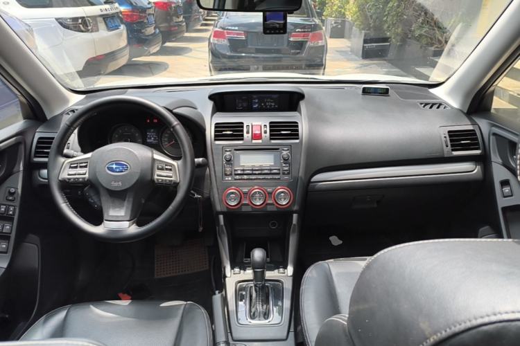 Used Subaru Forester 2013 2.5i Automatic Luxury Edition Center Console