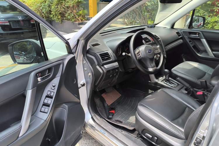 Used Subaru Forester 2013 2.5i Automatic Luxury Edition Driver Seat