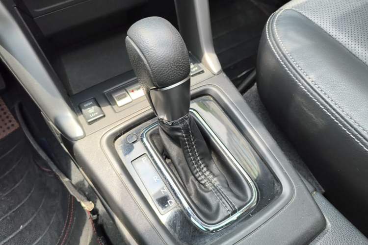Used Subaru Forester 2013 2.5i Automatic Luxury Edition Gear Lever
