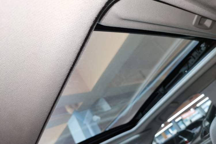 Used Subaru Forester 2013 2.5i Automatic Luxury Edition Headliner