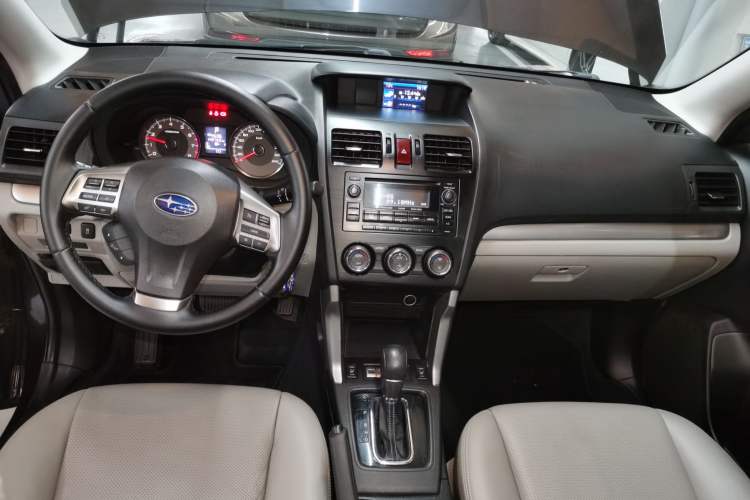 Used Subaru Forester 2013 2.5i Automatic Luxury Edition Interior 2
