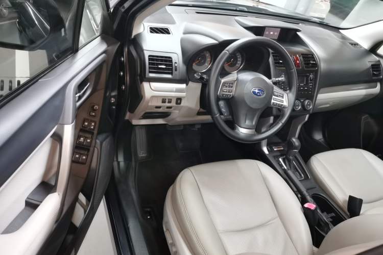 Used Subaru Forester 2013 2.5i Automatic Luxury Edition Interior 3