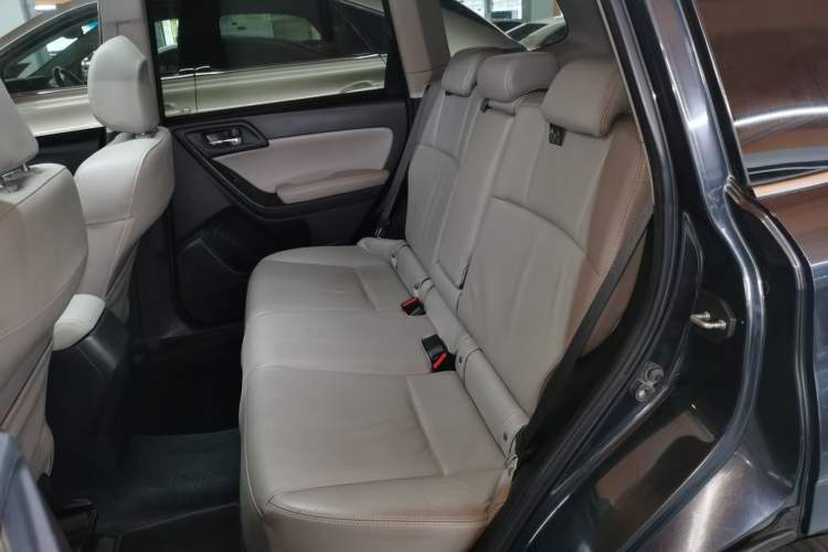 Used Subaru Forester 2013 2.5i Automatic Luxury Edition Interior 4