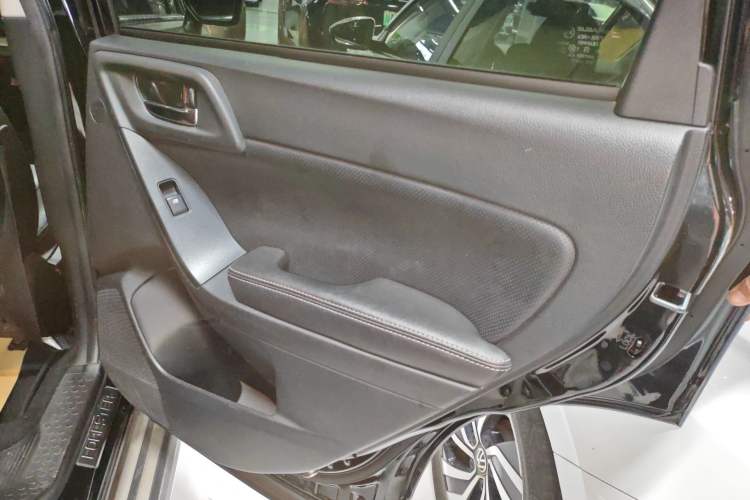 Used Subaru Forester 2013 2.5i Automatic Elite Edition Interior 6