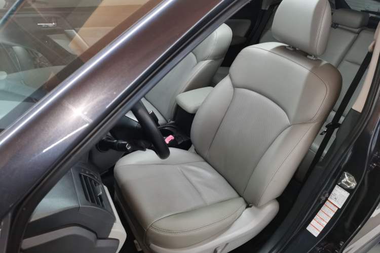 Used Subaru Forester 2013 2.5i Automatic Luxury Edition Left Front Seat