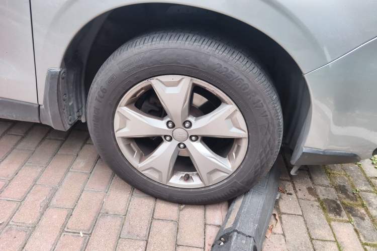 Used Subaru Forester 2013 2.5i Automatic Luxury Edition Right Front Wheel Hub