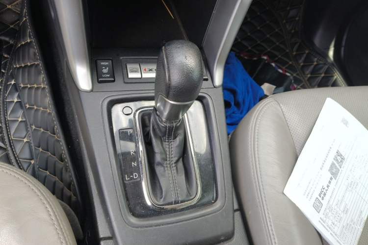Used Subaru Forester 2013 2.5i Automatic Luxury Navigation Edition Gear Lever
