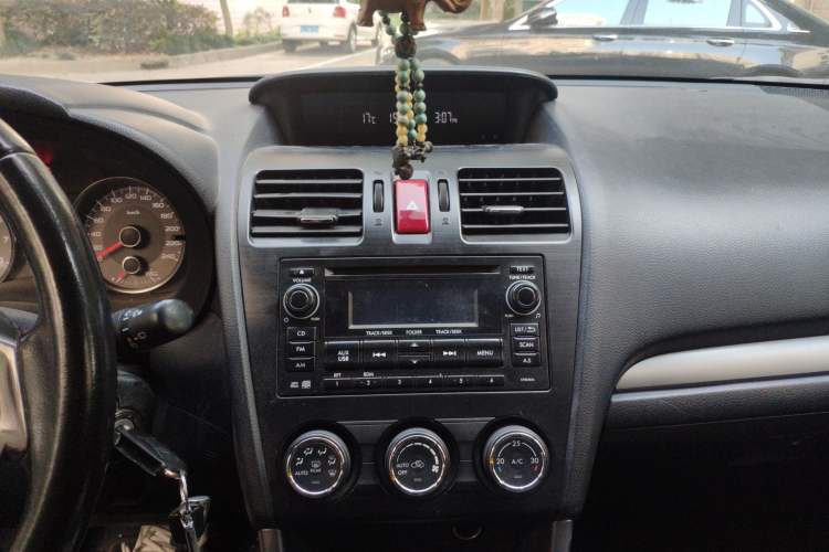 Used Subaru Forester 2013 2.0i Automatic Luxury Edition Audio And AC Panel