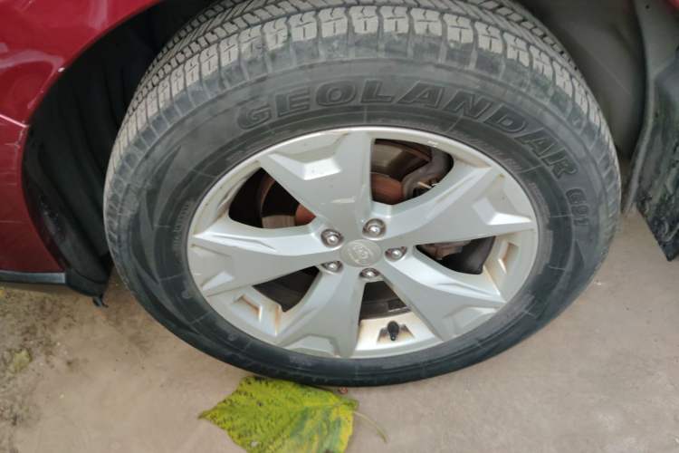 Used Subaru Forester 2013 2.5i Automatic Elite Edition Right Front Wheel Hub