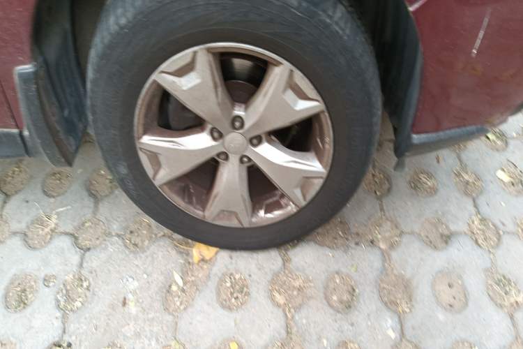 Used Subaru Forester 2013 2.0i Automatic Luxury Edition Right Front Wheel Hub
