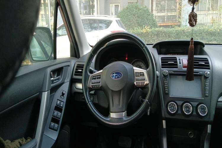 Used Subaru Forester 2013 2.0i Automatic Luxury Edition Steering Wheel
