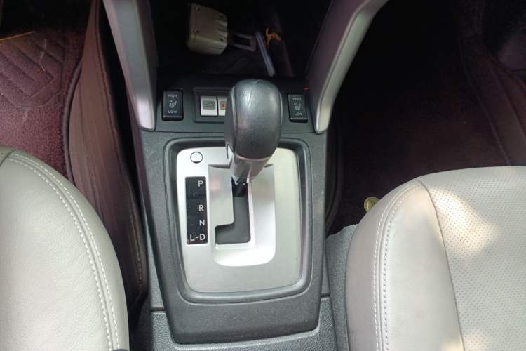 Used Subaru Forester 2013 2.5i Automatic Elite Edition Gear Lever