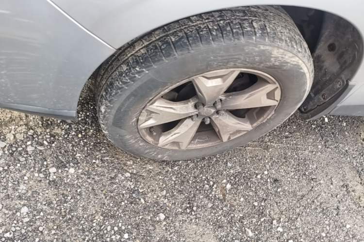 Used Subaru Forester 2013 2.5i Automatic Luxury Edition Left Front Wheel Hub