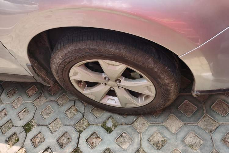 Used Subaru Forester 2013 2.5i Automatic Elite Edition Right Front Wheel Hub