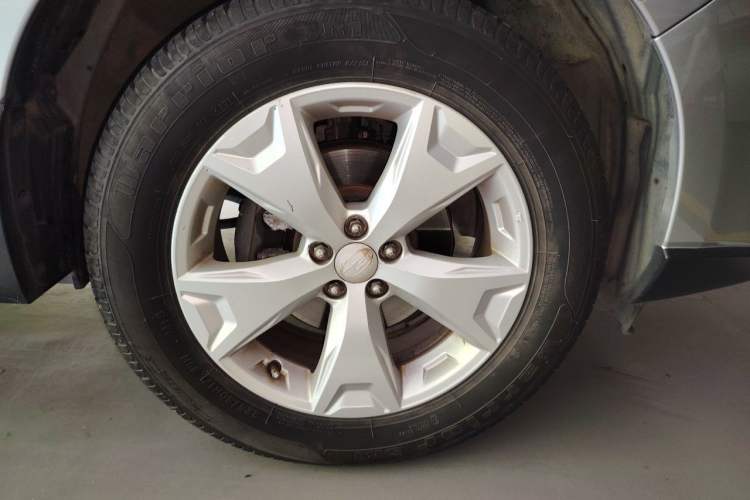 Used Subaru Forester 2013 2.0i Automatic Comfort Edition Right Front Wheel Hub