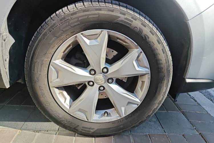 Used Subaru Forester 2013 2.0i Automatic Luxury Edition Right Front Wheel Hub