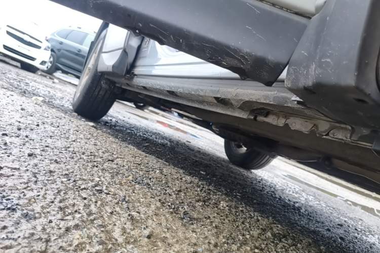 Used Subaru Forester 2013 2.5i Automatic Luxury Edition Right Side Sill